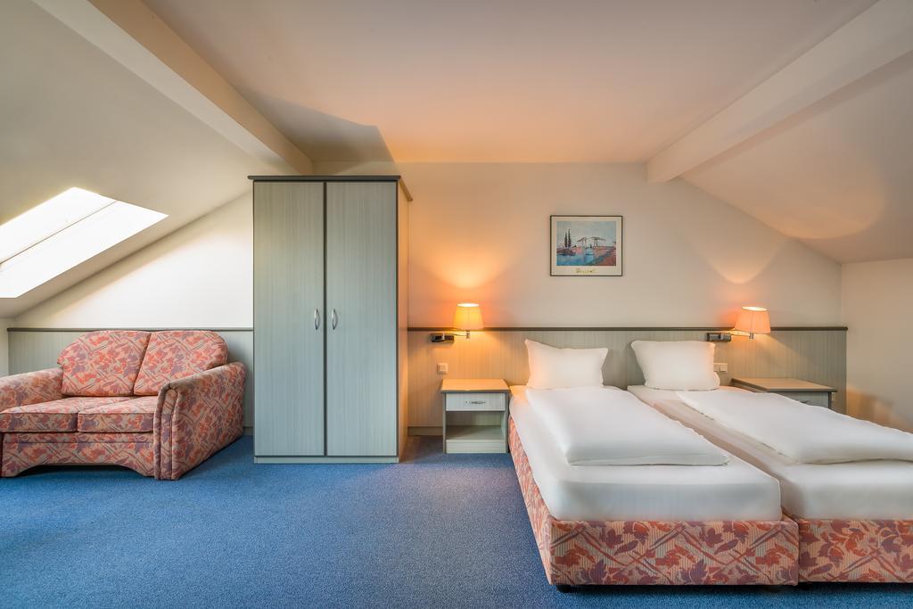 Hotel Am Bonhoefferplatz Dresden Buitenkant foto