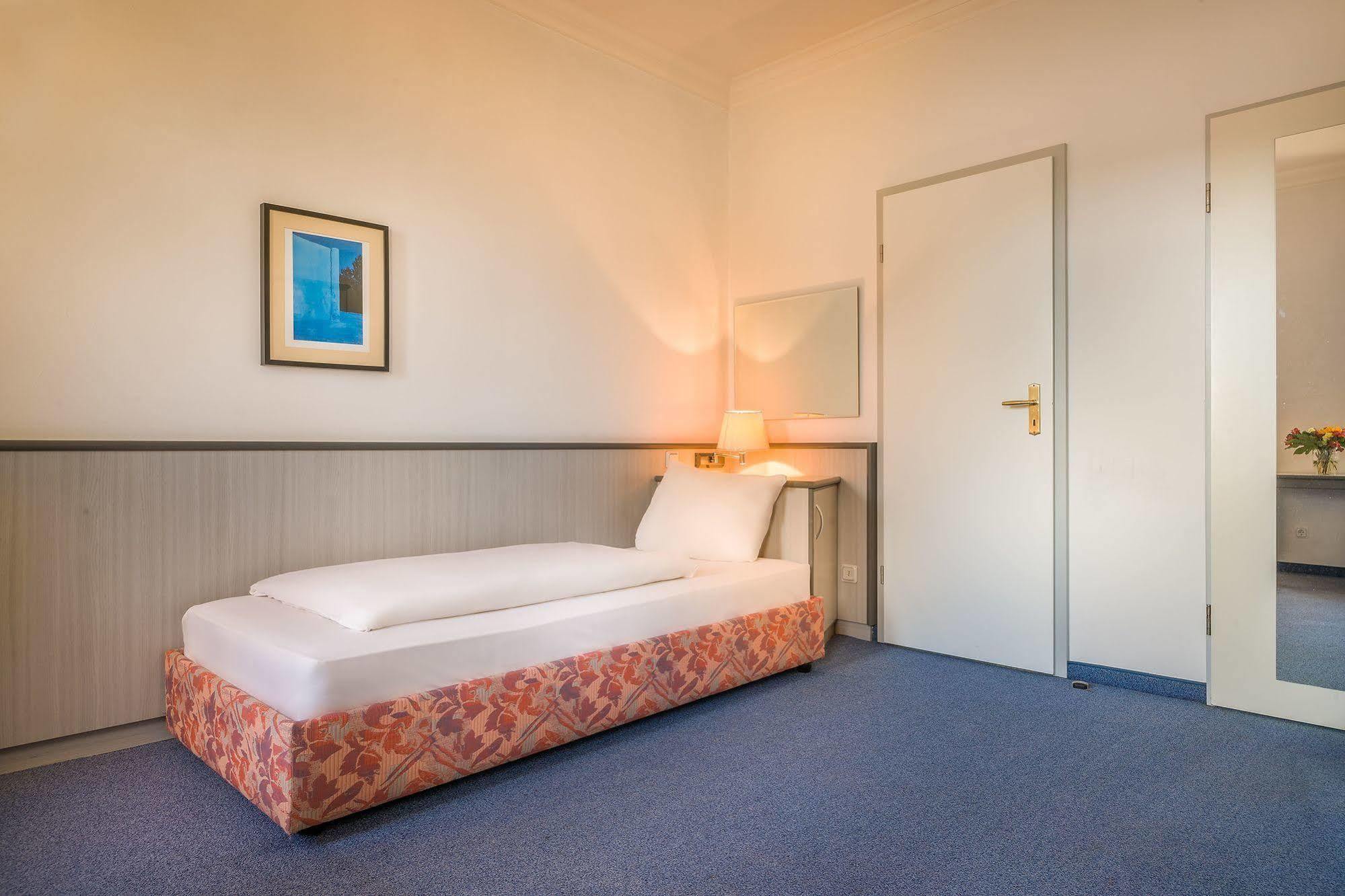 Hotel Am Bonhoefferplatz Dresden Buitenkant foto
