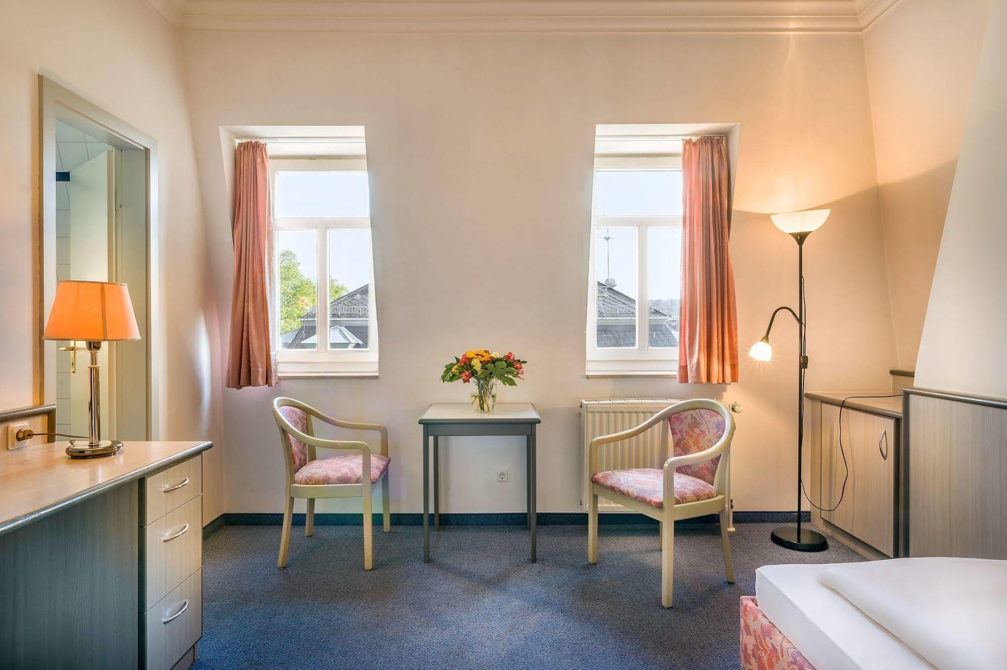 Hotel Am Bonhoefferplatz Dresden Buitenkant foto